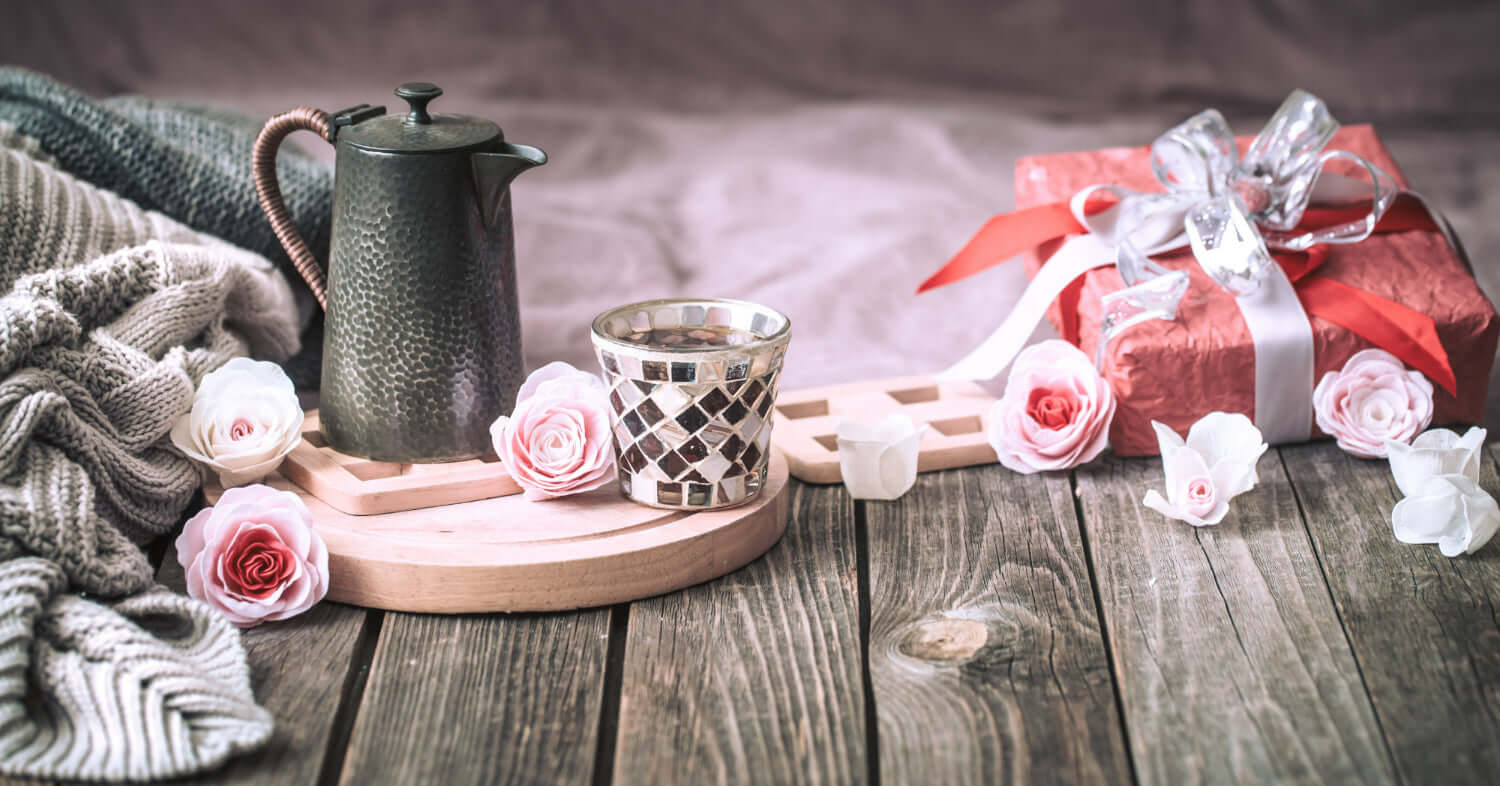 Crafting the Perfect Valentine's Tea Blend ชาเบลนด์พิเศษให้ความรักโรยไปด้วยชาขาว มะลิ และกลีบกุหลาบ วาเลนไทน์นี้จงเป็นวันที่พิเศษสำหรับคุณ
