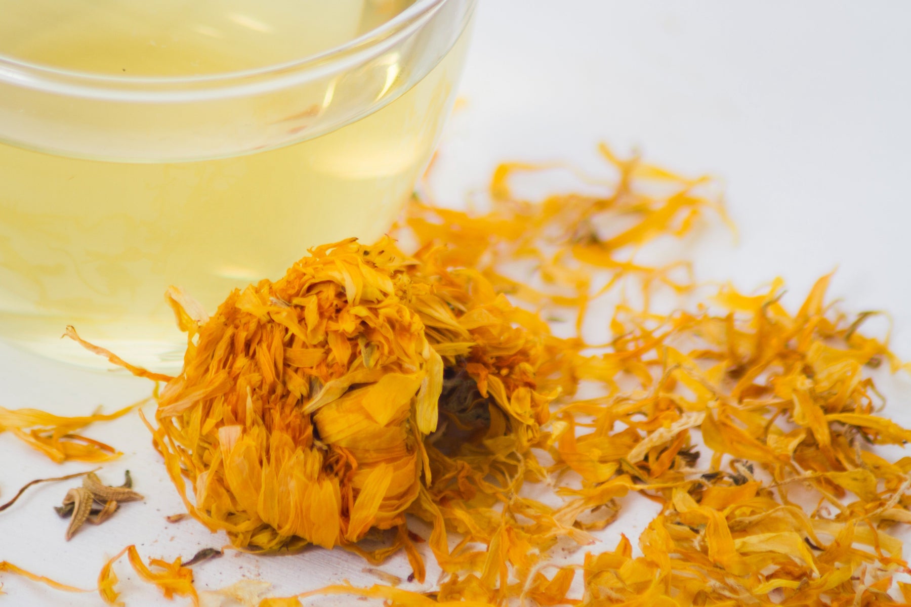 Chrysanthemum Tea – The Cooling Herbal Drink for Hot Days