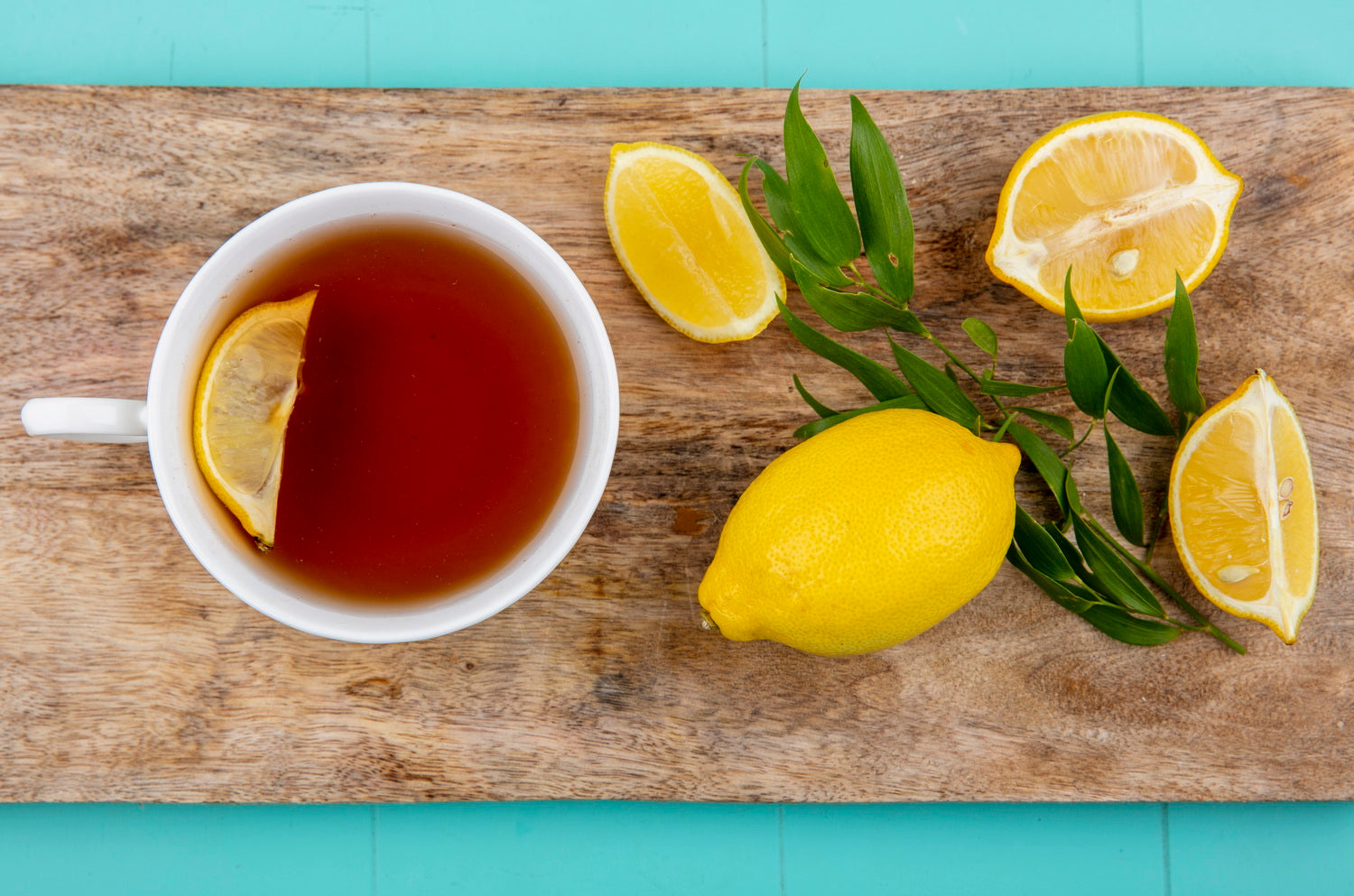 Detox Yourself with Oolong Tea and Fresh Lemon Juice